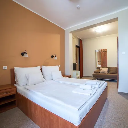 Pelso Panzio לינה וארוחת בוקר