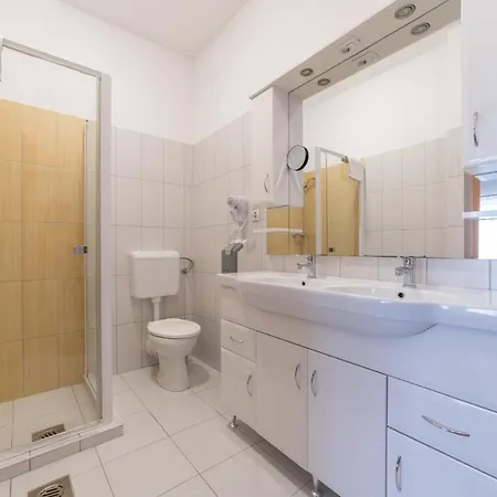 לינה וארוחת בוקר Pelso Panzio